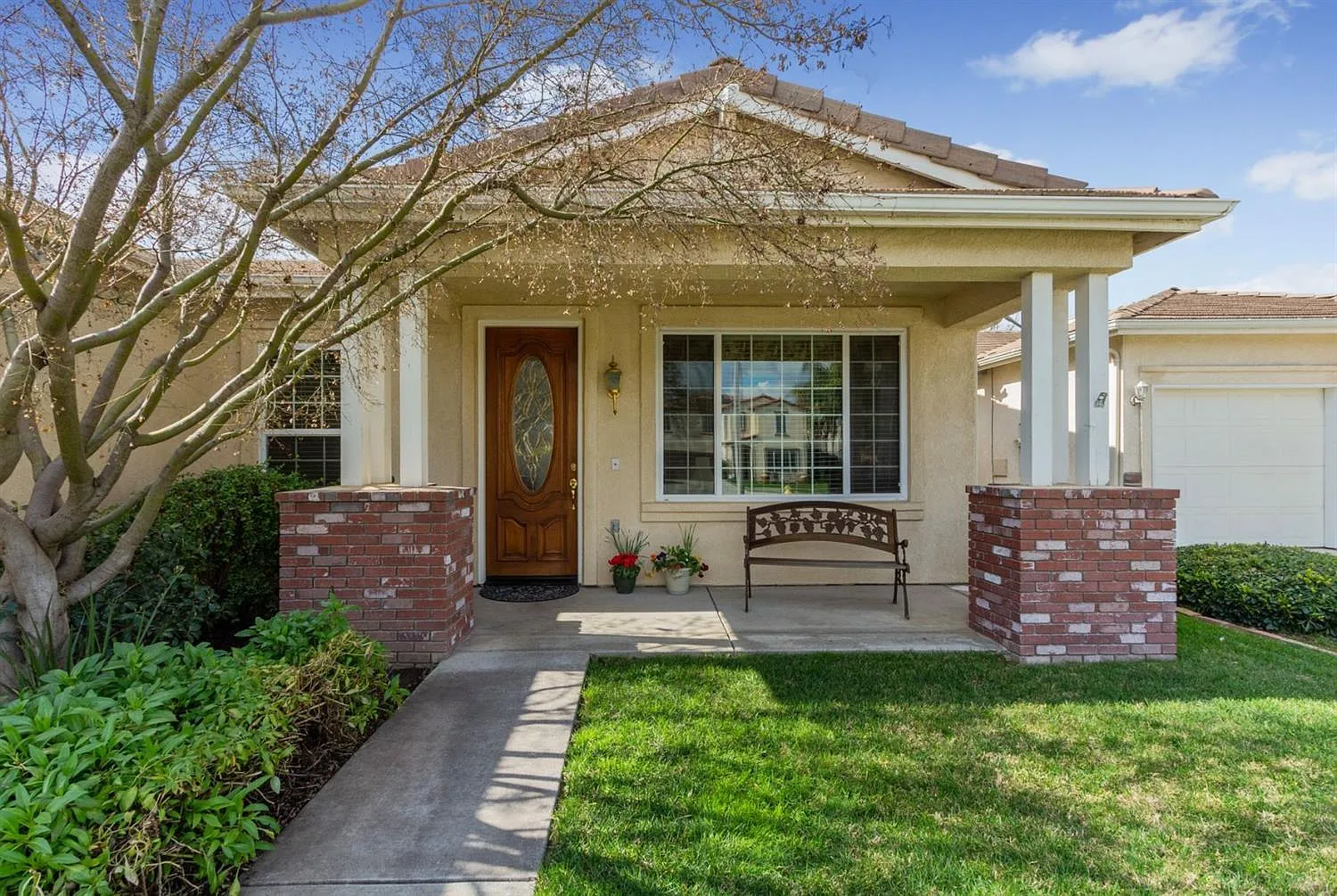 2429 N Oak Grove Ct photo 1