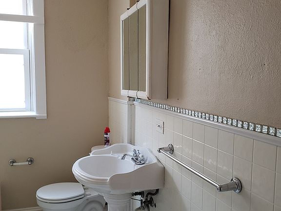 5th image of 4962-4964 Pernod Ave #4964B