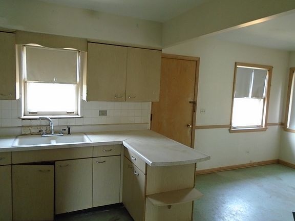 2nd image of 8524 N Ottawa Ave