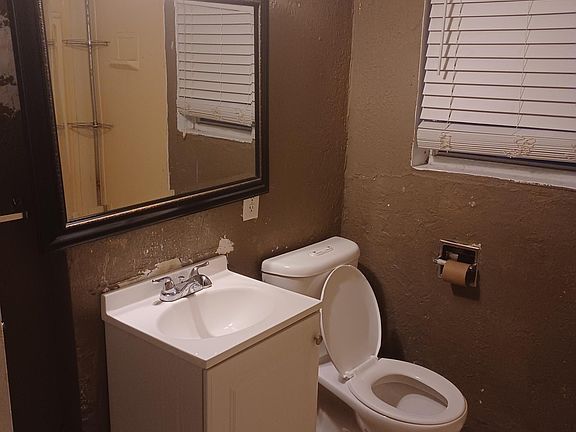 3rd image of 302 Gardina St