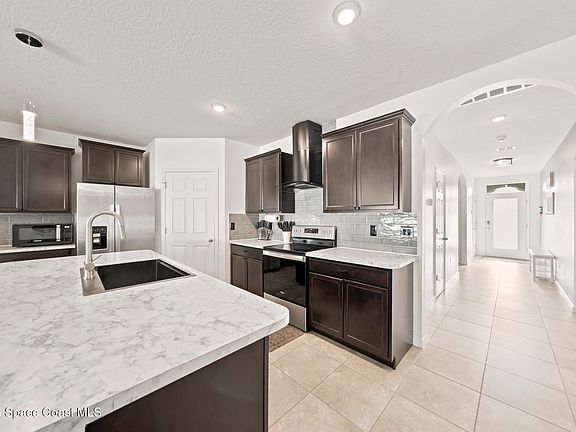 4th image of 6024 Orsino Ln