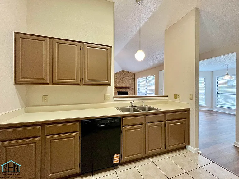 1627 Firwick Dr — Photo 11