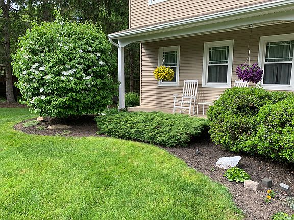 3rd image of 25 Middlesex Dr