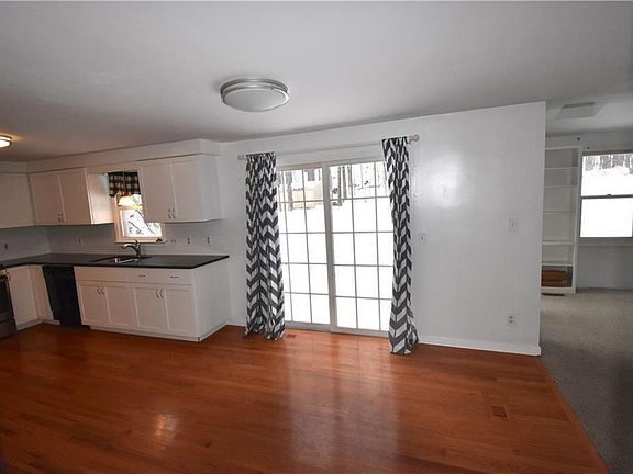 3rd image of 502 Mallard Dr