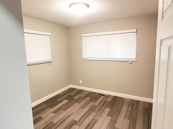 4th image of 10109 Douglas Ct