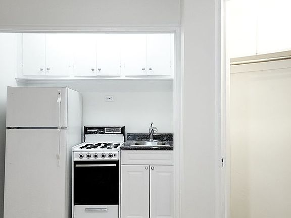 3rd image of 328 W 83rd St #5F
