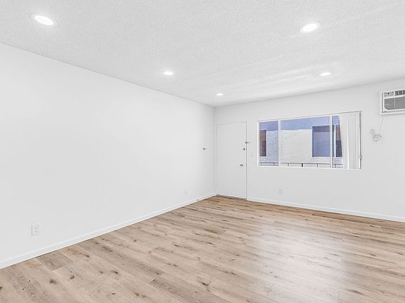 3rd image of 849 Wilcox Ave #5