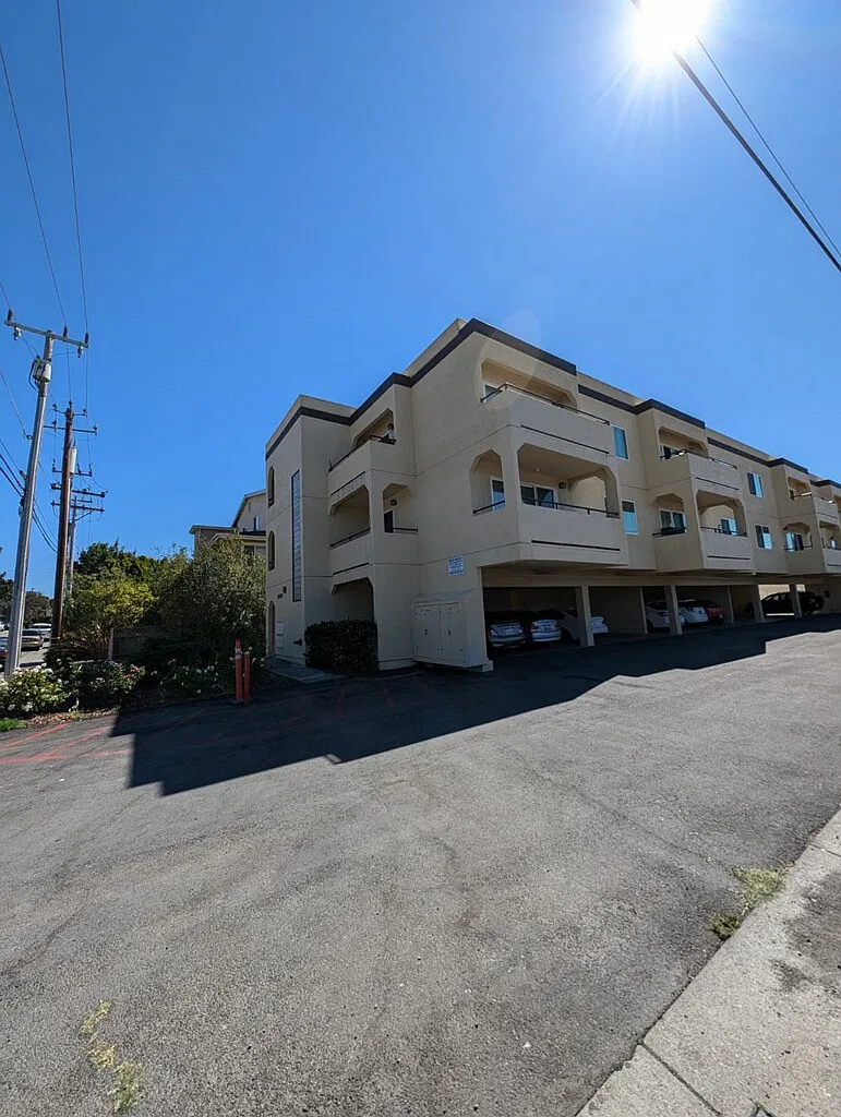 2 bed, 900 sqft, $3,475 — Photo 1