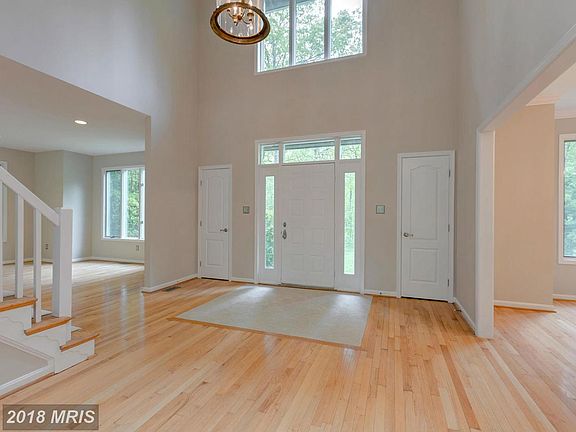 3rd image of 974 Millwood Ln