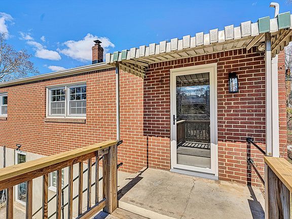 4th image of 1210 Howbert Ave SW