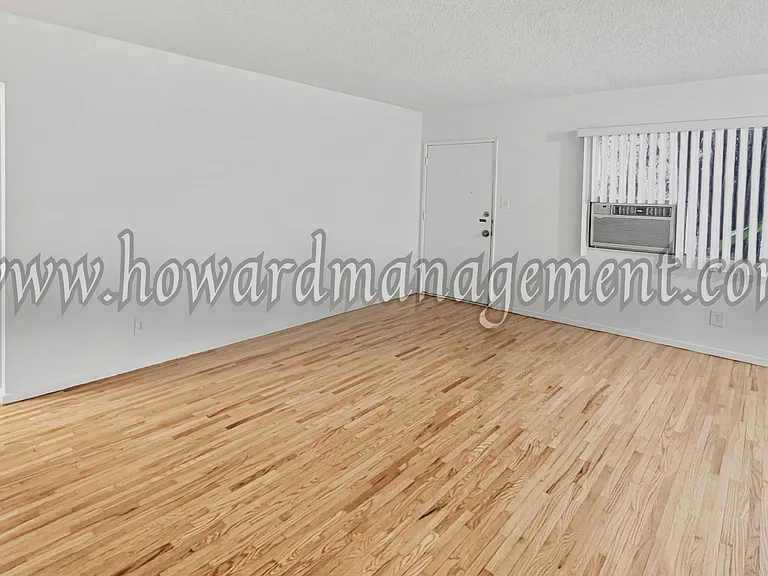 1405 Barry — Photo 10