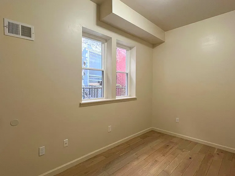 1219 W Silver St — Photo 4