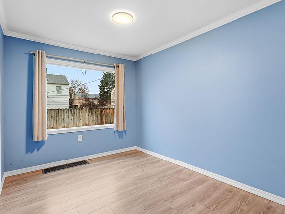 4th image of 1120/1122 Thayer Dr