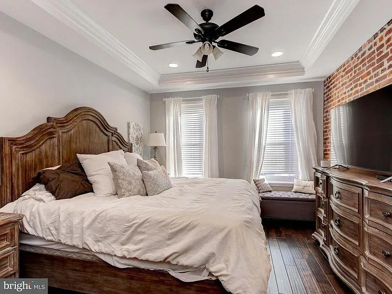 314 S Bouldin St — Photo 12
