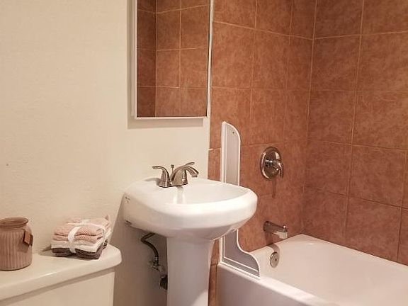 4th image of 950 E Madison Ave APT 8