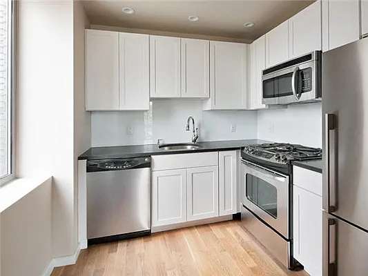 Sold by Avenue Sotheby's International Realty | media 25