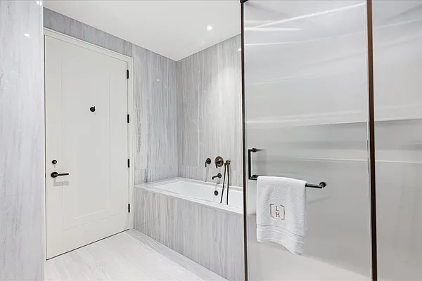 Rented by R New York | media 7