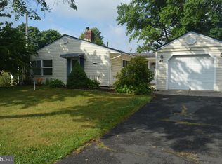 44 Summer Ln, Levittown, PA 19055