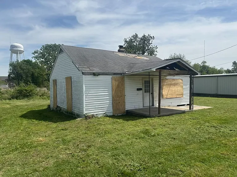 802 Highway 61 — Photo 1