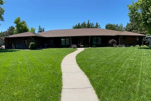 3rd image of 3705 Thunderbird Dr