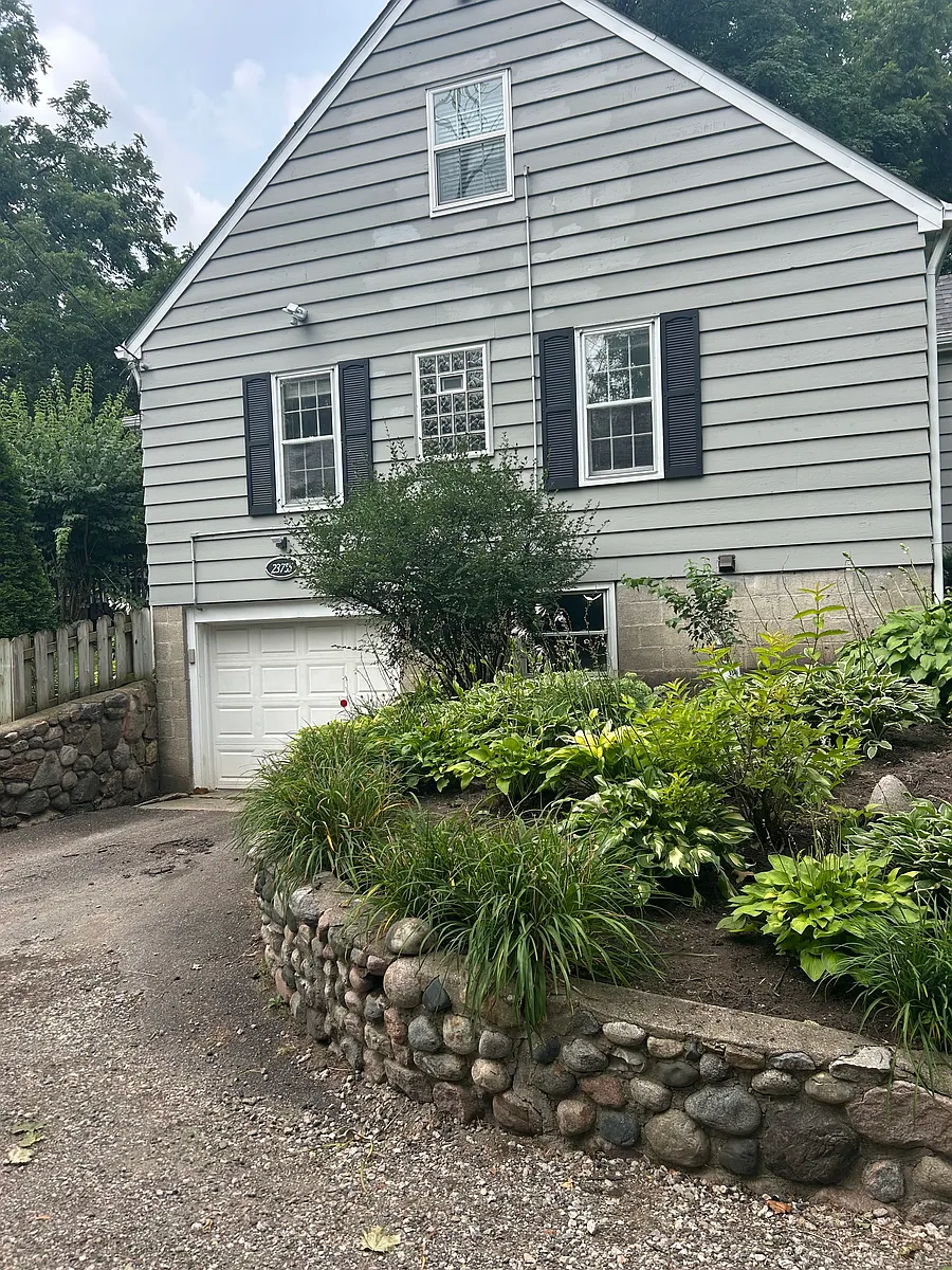 Building Photo - Smithtown Rd