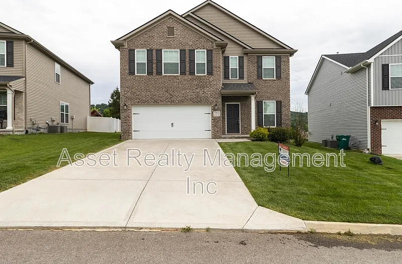 4 bed, 3.0 bath, 2352 sqft, $2,295 — Photo 2