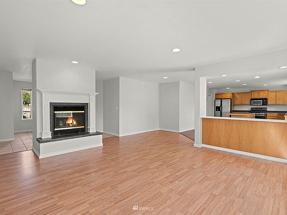 5th image of 601 Eisenhower Drive