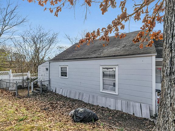 3rd image of 3844 Kingwood Cir