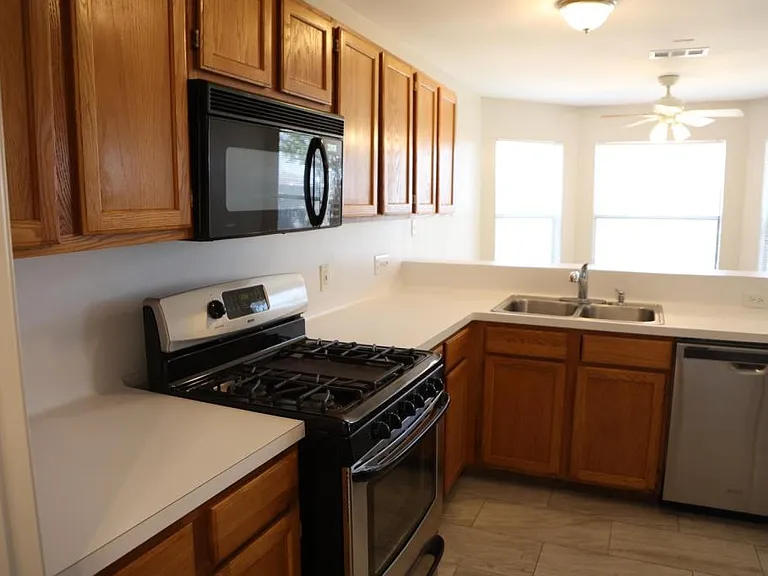3419 Lakeland Gardens Dr — Photo 9