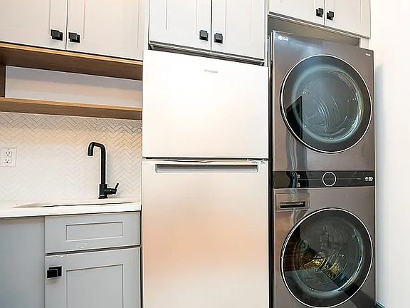 3rd image of 86 Herbert St APT 2A