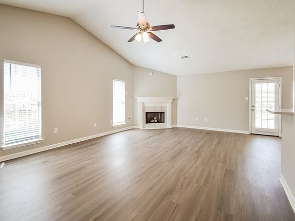 4th image of 4429 Andover Ln