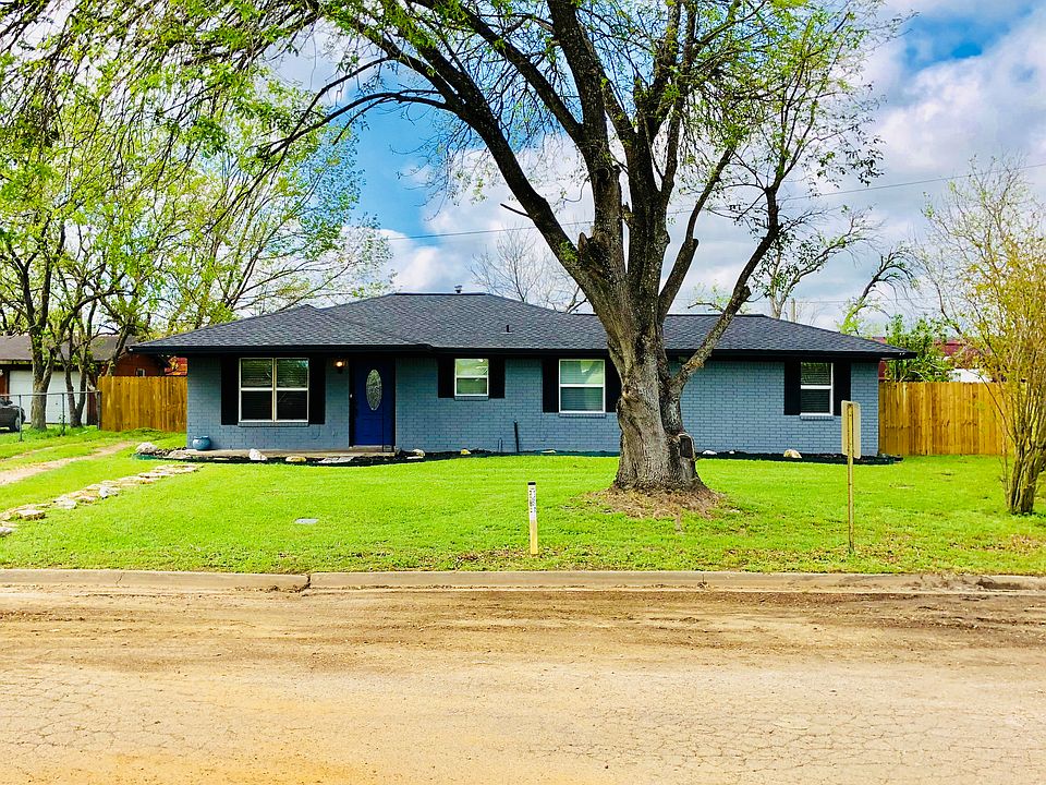 1st image of 939 Pine Dr