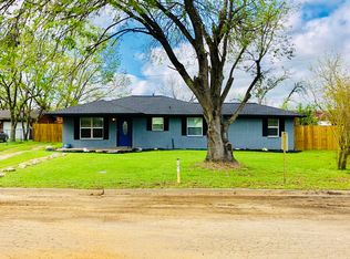 939 Pine Dr, Caldwell, TX 77836