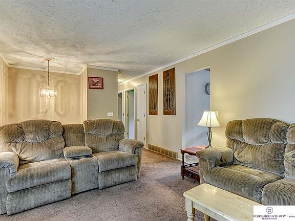 5th image of 7907 Edgewood Blvd