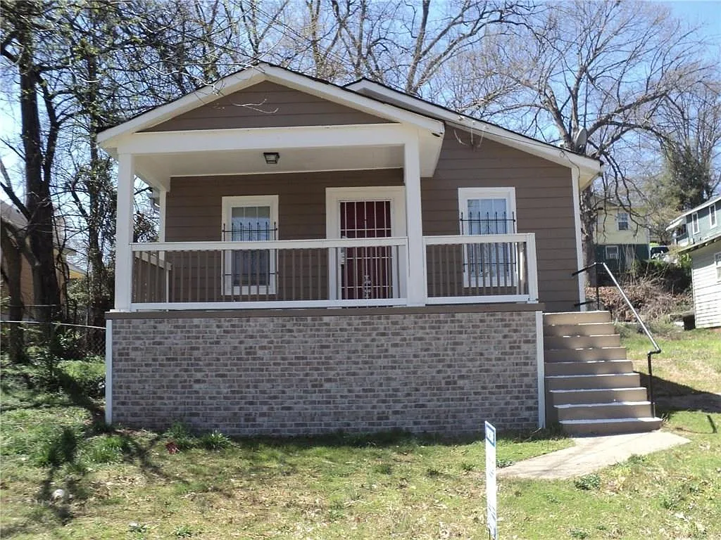 1055 Sims St SW photo 1