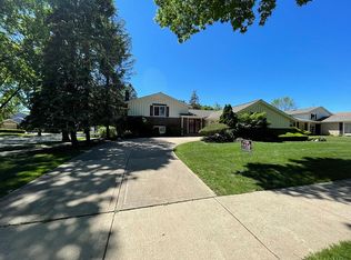 2602 N Forrest Ln, Arlington Heights, IL 60004