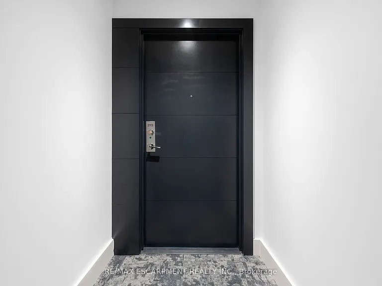 75 James St S #2113 — Photo 6