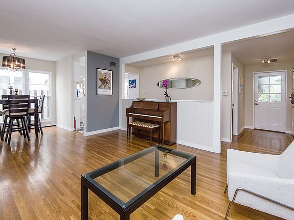 2nd image of 5831 Mammoth Ave