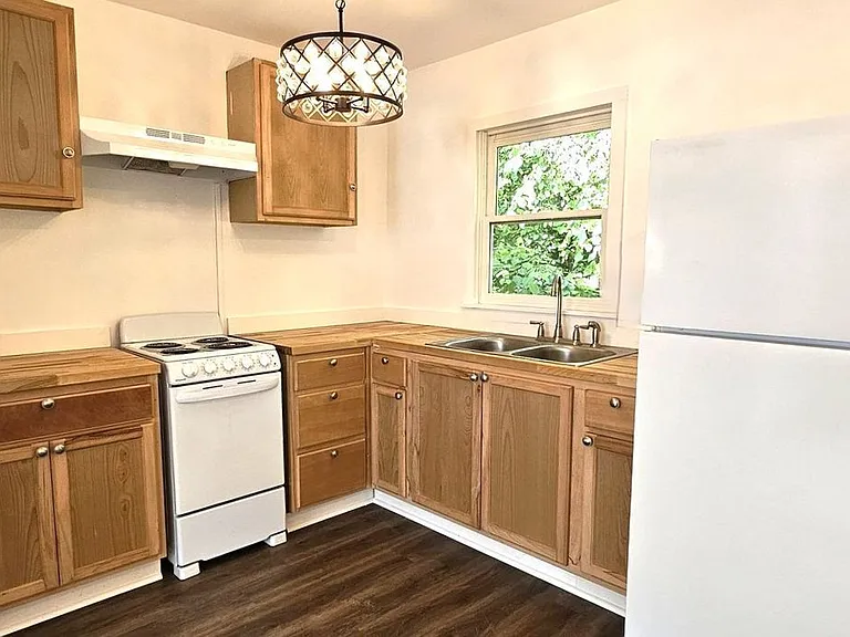 3230 W Shadowlawn Ave NE #GARAGE — Photo 3