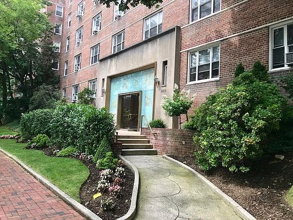 3rd image of 5601 Riverdale Ave APT 6
