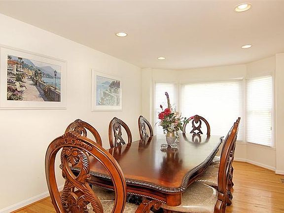 3rd image of 8725 Shagbark Dr