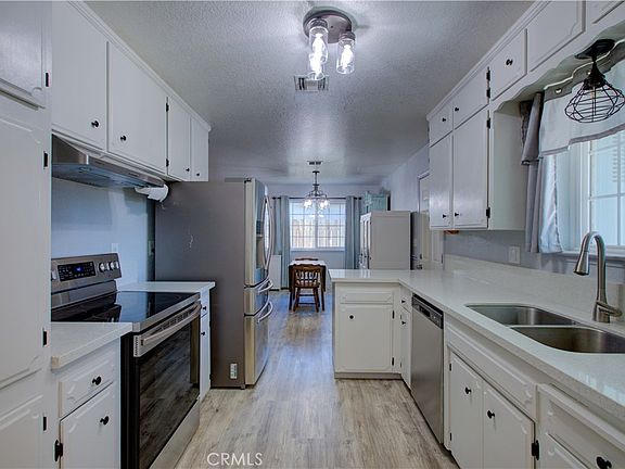 2nd image of 1561 Riechel Ave