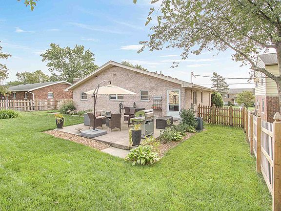 4th image of 732 Meadow Wood Dr