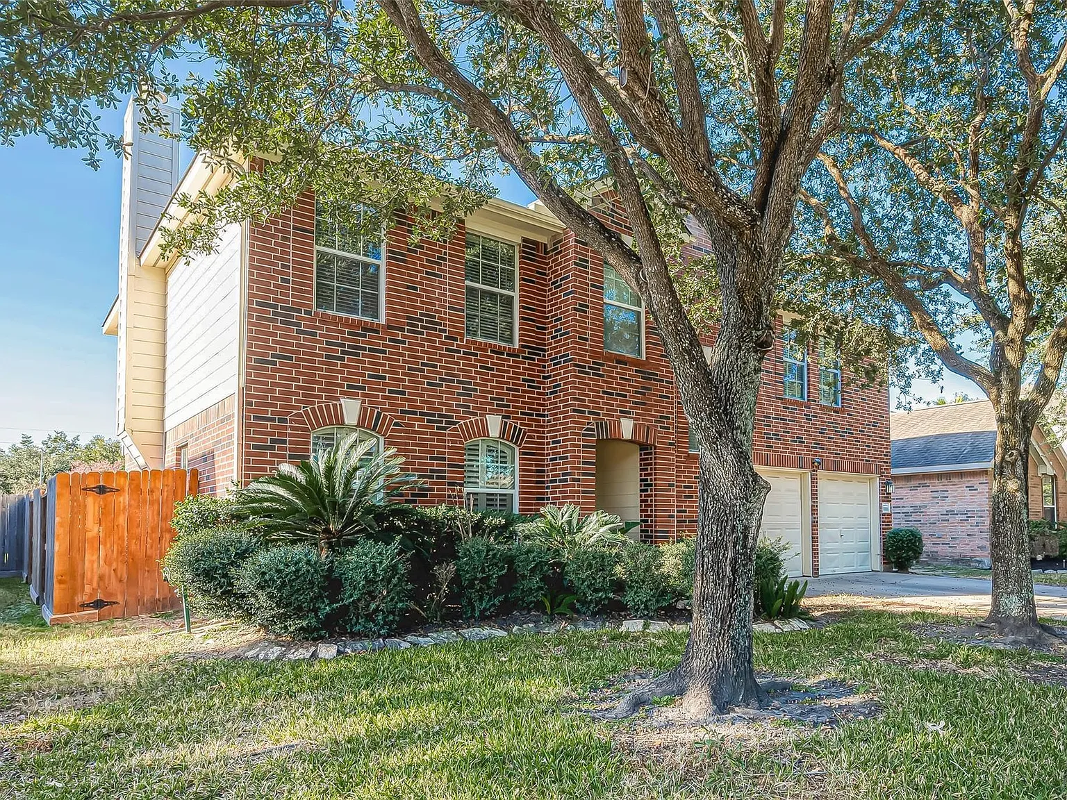3 bed, 2.5 bath, 1991 sqft, $2,250 — Photo 2