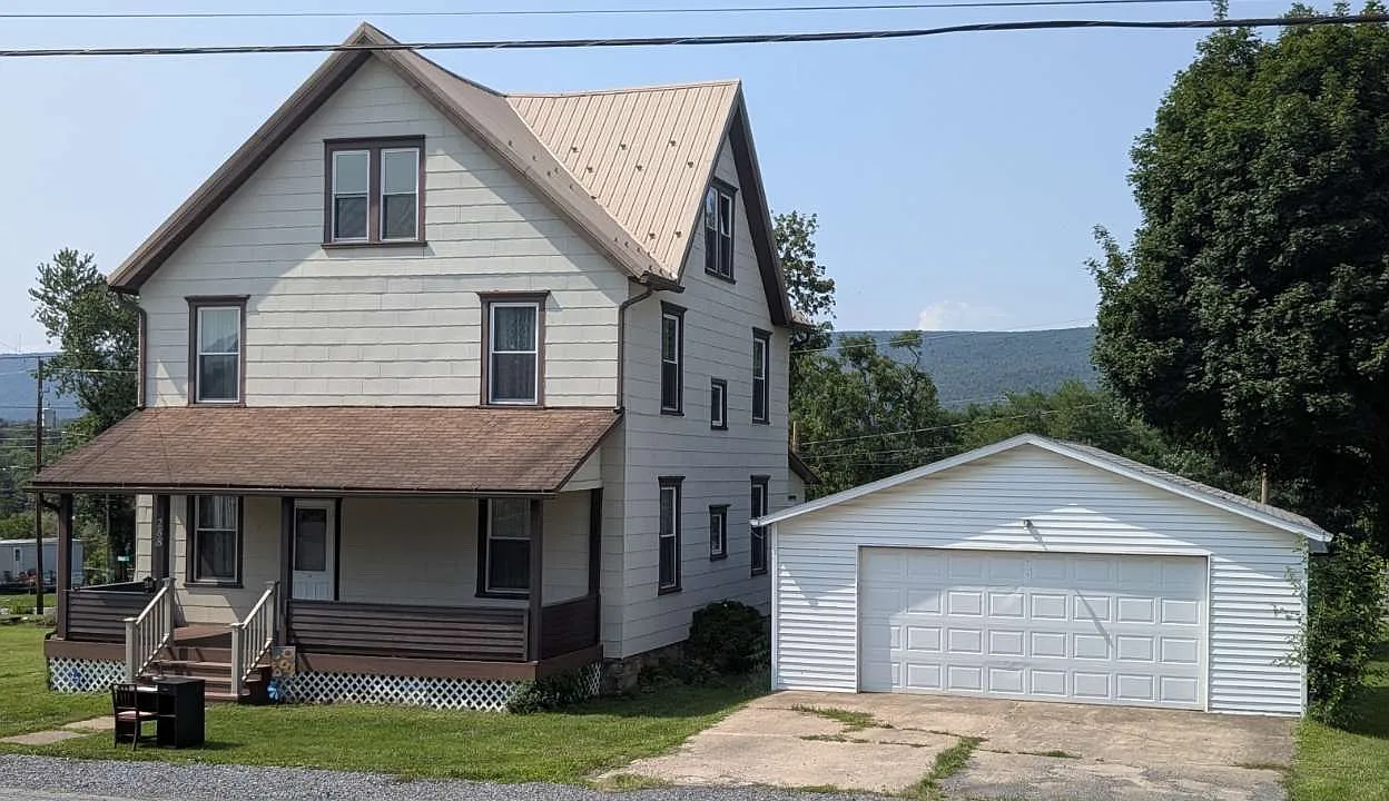 4 bed, 1680 sqft, $2,000 — Photo 1