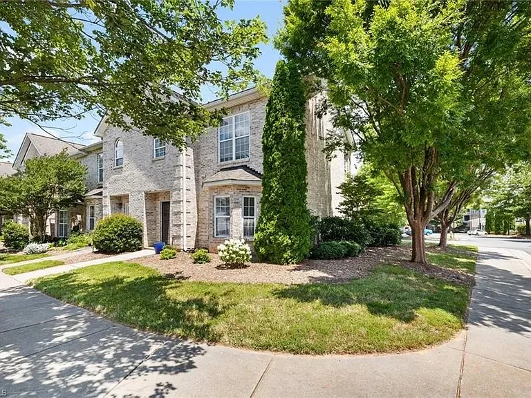 326 Summergate Dr — Photo 17