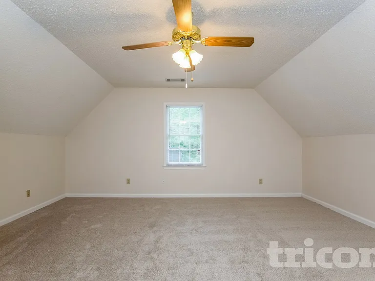 321 Stratford Dr — Photo 11