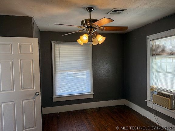 5th image of 209 W Broadway St