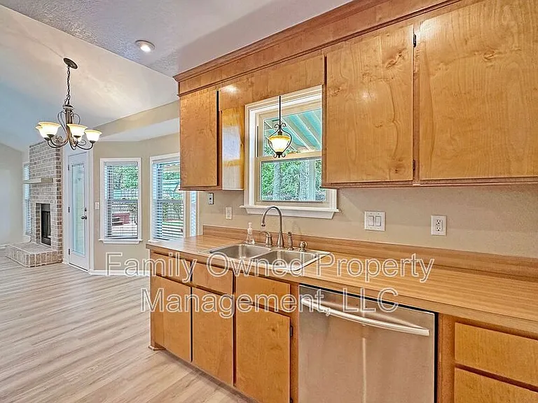 105 Pryors Ln — Photo 20