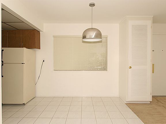 3rd image of 431 Dinahs Ct APT 15